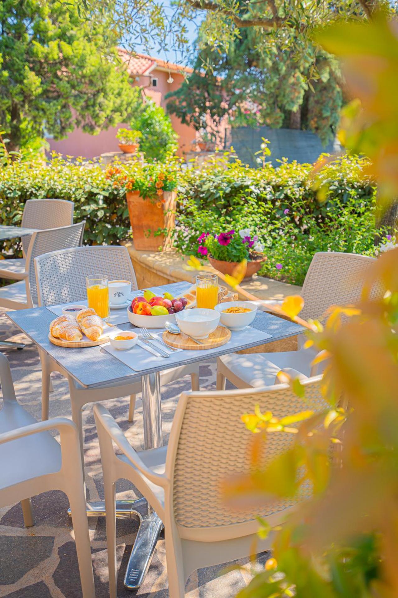 Hotel Lu Pitrali San Teodoro  Εξωτερικό φωτογραφία